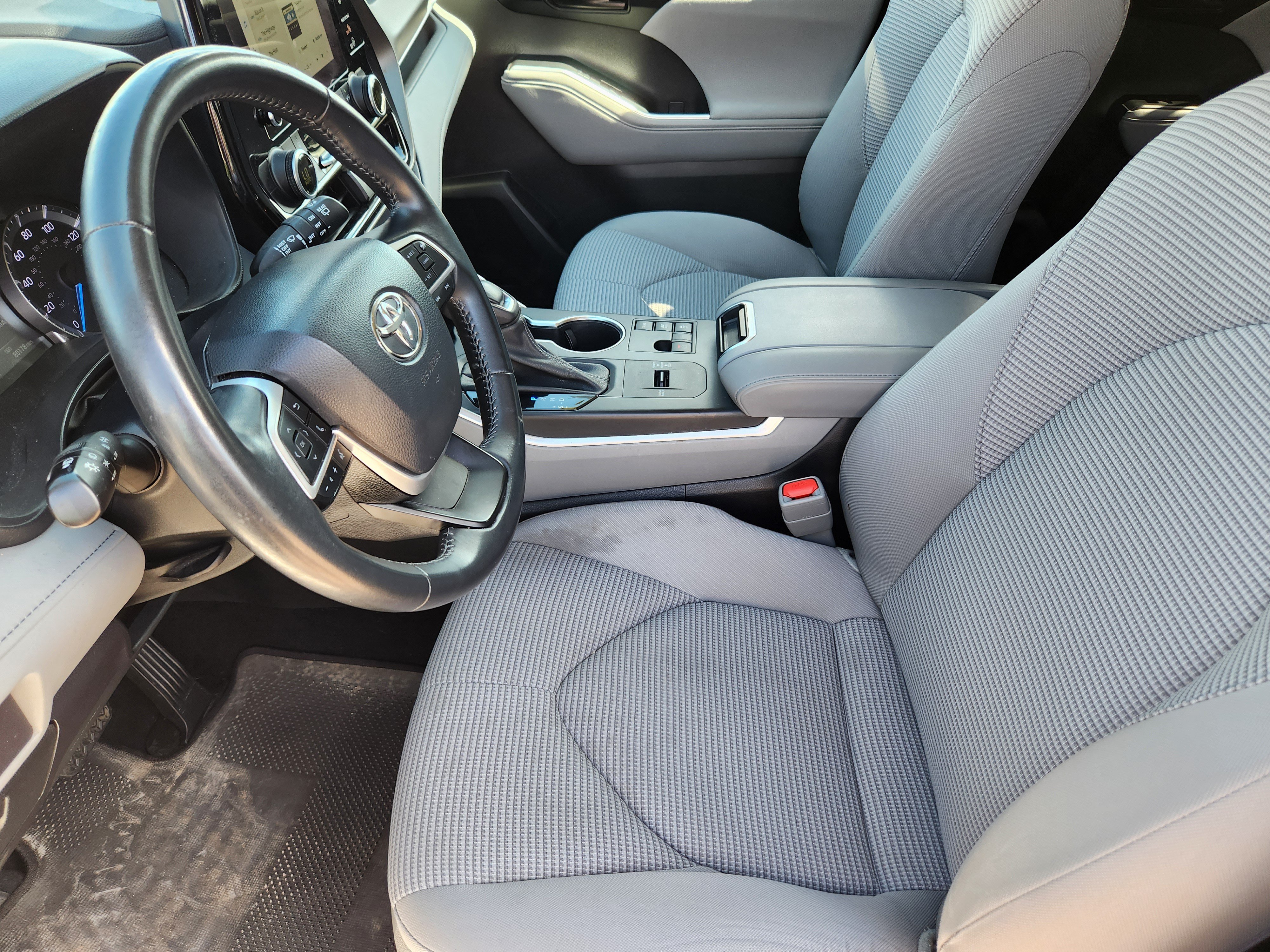 Used 2023 Toyota Highlander LE AWD/4WD image 10