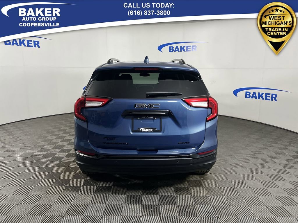Used 2024 GMC Terrain SLT w/ Elevation Edition image 8