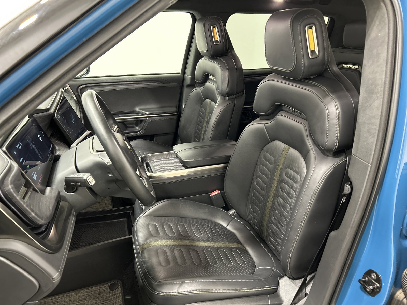 Used 2023 Rivian R1S Adventure AWD/4WD image 20