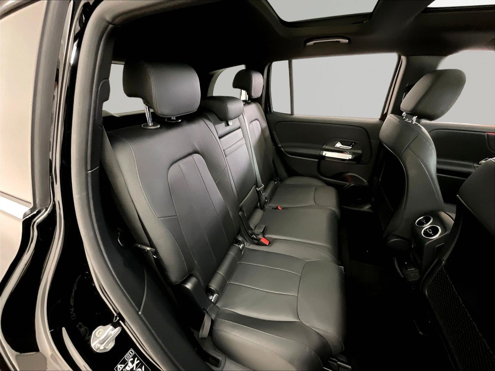 Certified 2023 Mercedes-Benz GLB 250 4MATIC image 25