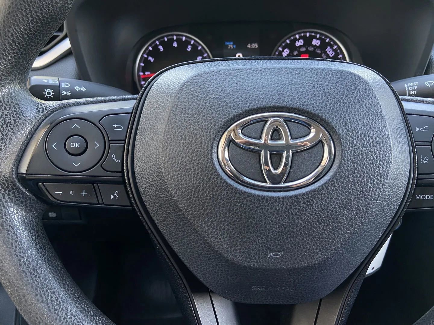 Used 2021 Toyota RAV4 LE AWD/4WD image 11