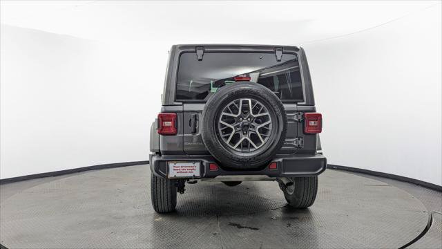 Used 2025 Jeep Wrangler Unlimited Sahara AWD/4WD image 7