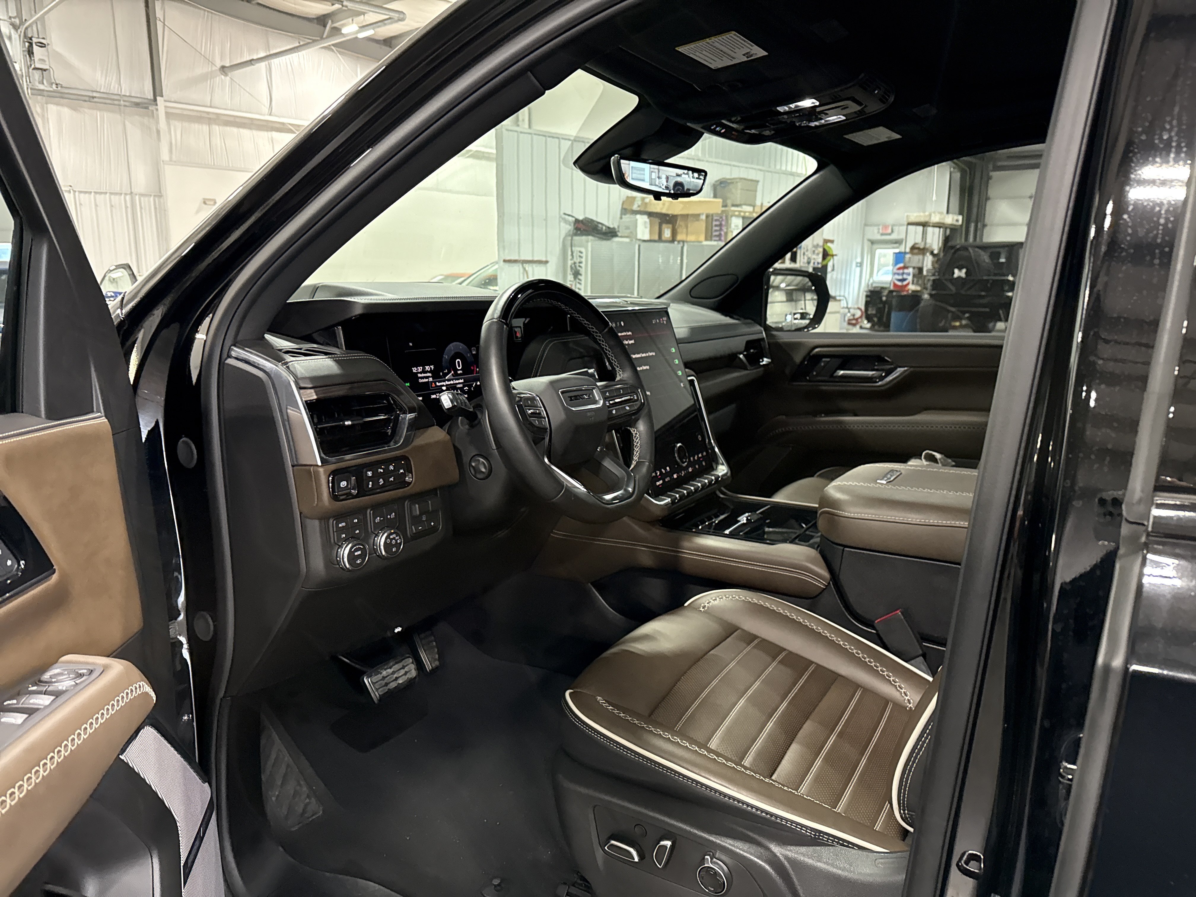 Used 2026 GMC Yukon Denali Ultimate AWD/4WD image 8