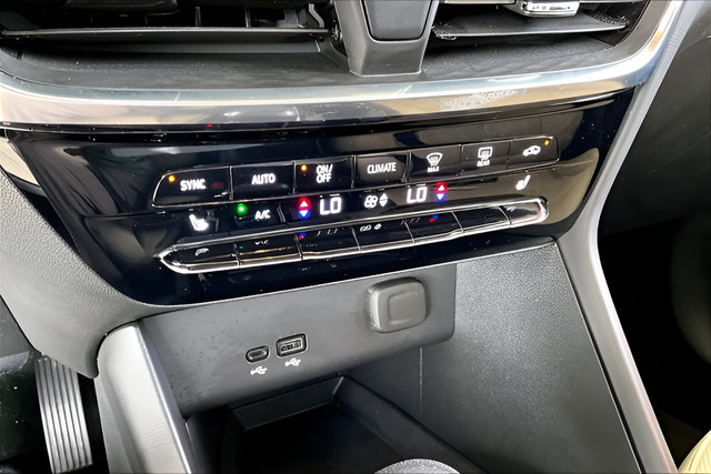 Used 2024 Buick Encore GX Avenir FWD image 23