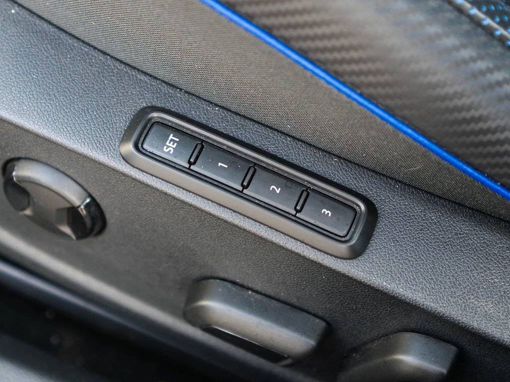 Used 2022 Volkswagen Golf R image 28