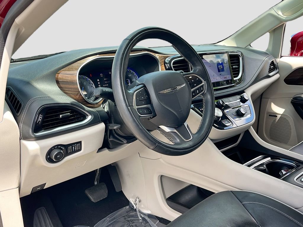 Used 2022 Chrysler Pacifica Limited FWD image 9
