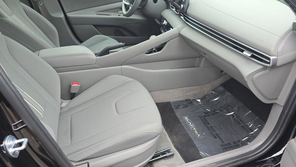 Certified 2023 Hyundai Elantra SEL FWD image 12
