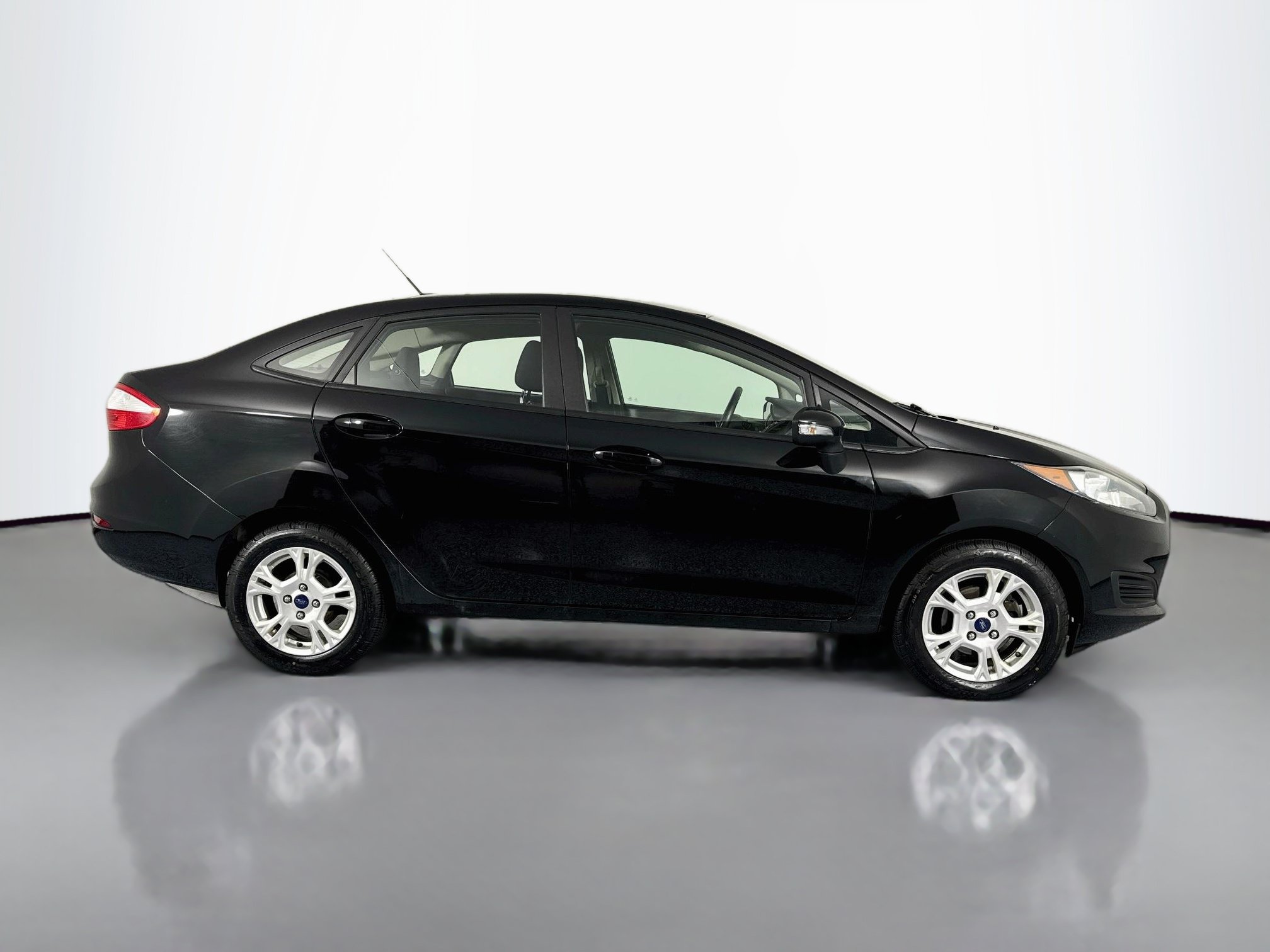 Used 2016 Ford Fiesta SE FWD image 4
