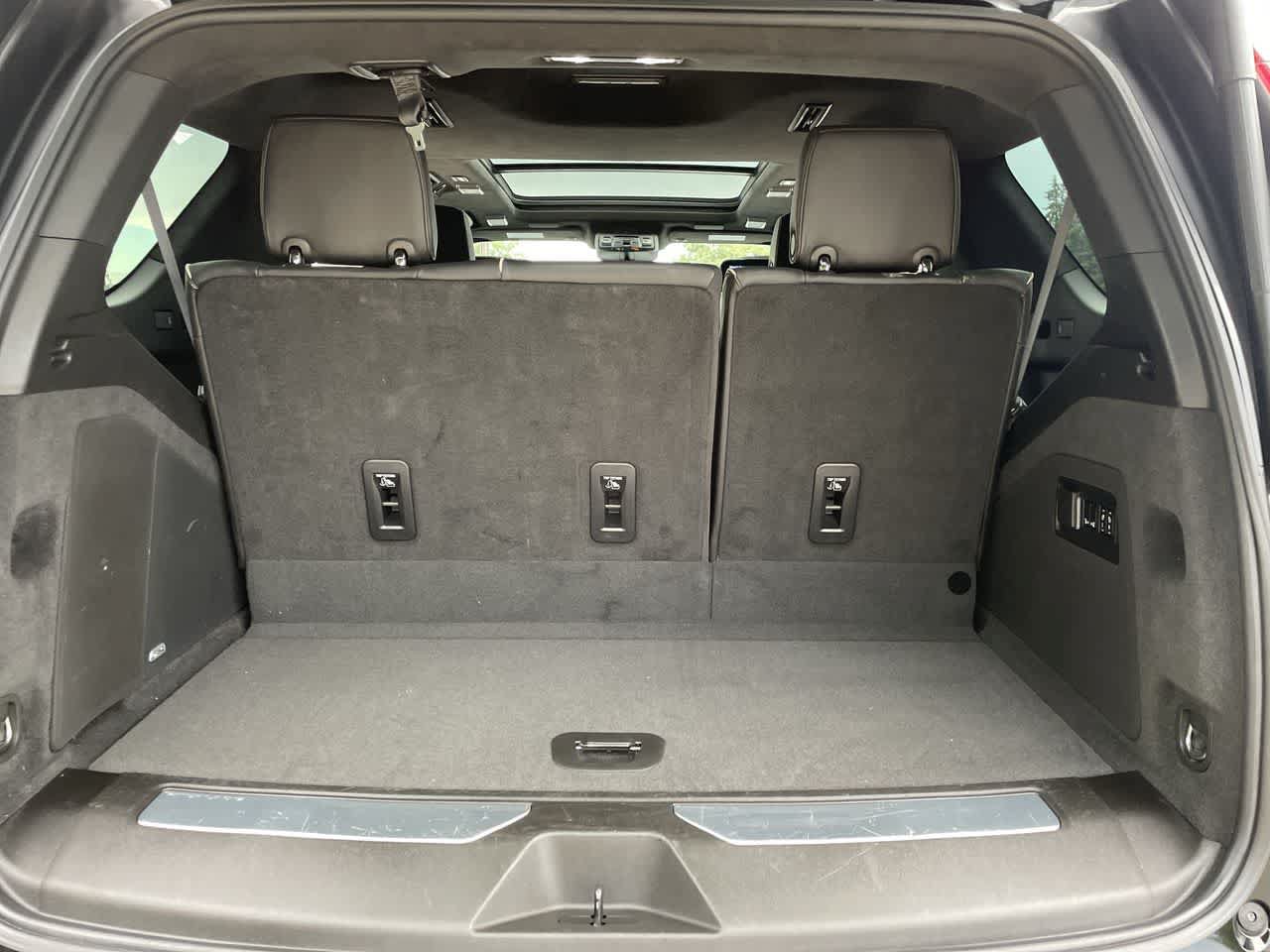 Certified 2022 Cadillac Escalade Sport Platinum w/ LPO, ONYX Package AWD/4WD image 17