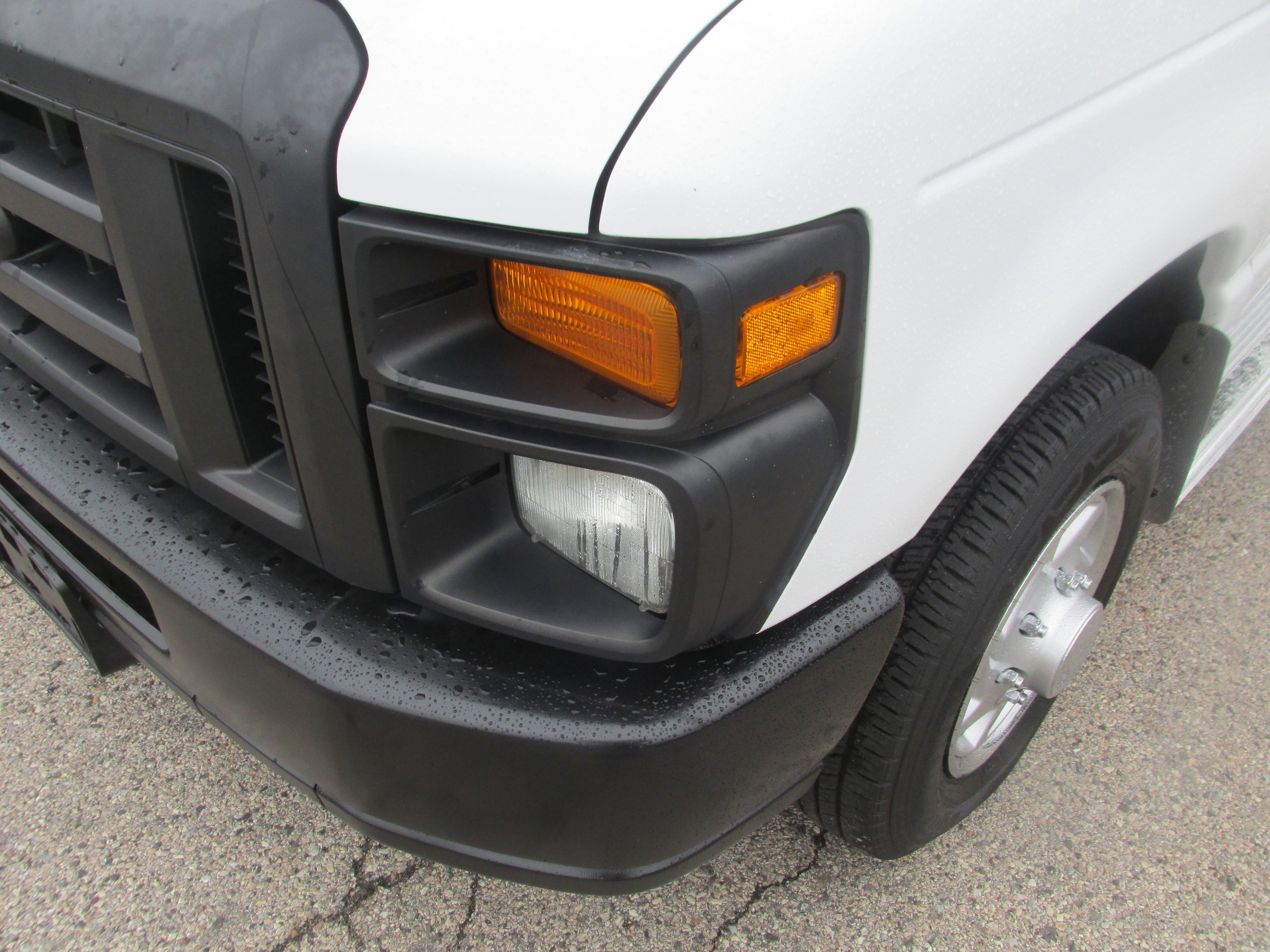 Used 2011 Ford E-150 and Econoline 150 XL image 8