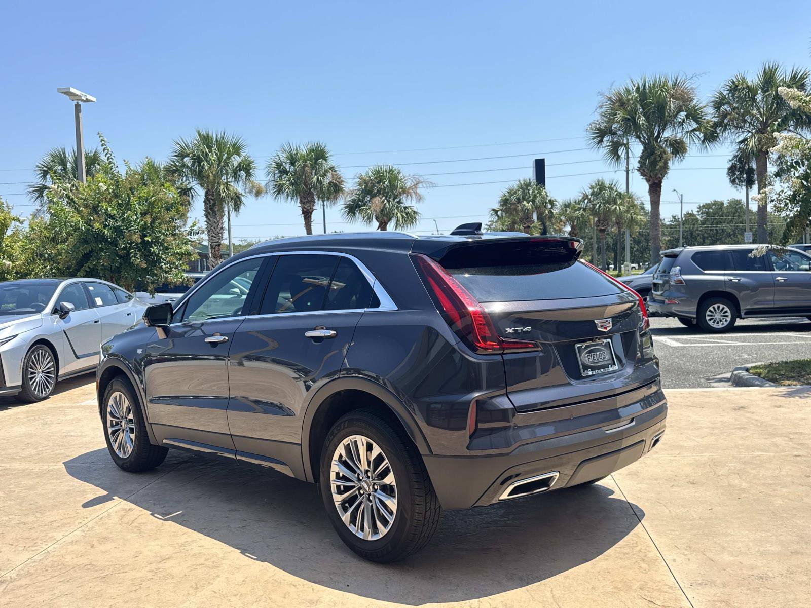 Used 2025 Cadillac XT4 Premium Luxury FWD image 6