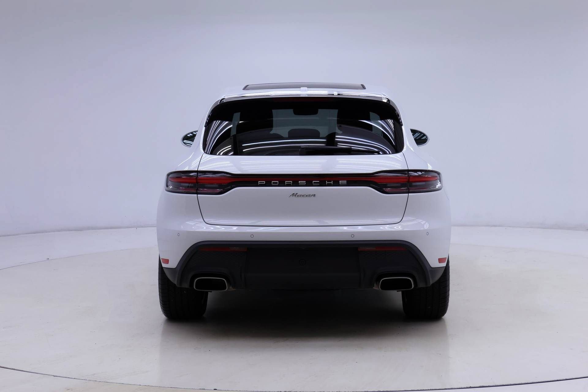 Used 2025 Porsche Macan AWD/4WD image 8