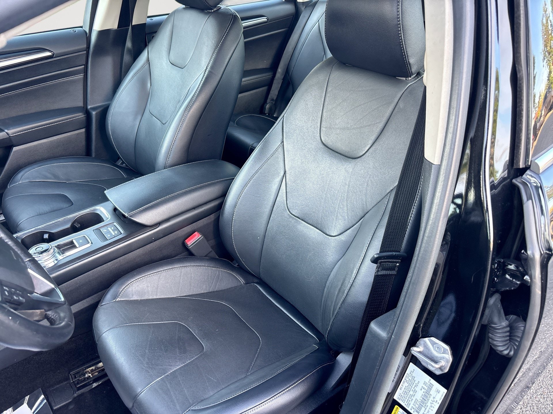 Used 2018 Ford Fusion Energi Titanium FWD image 13