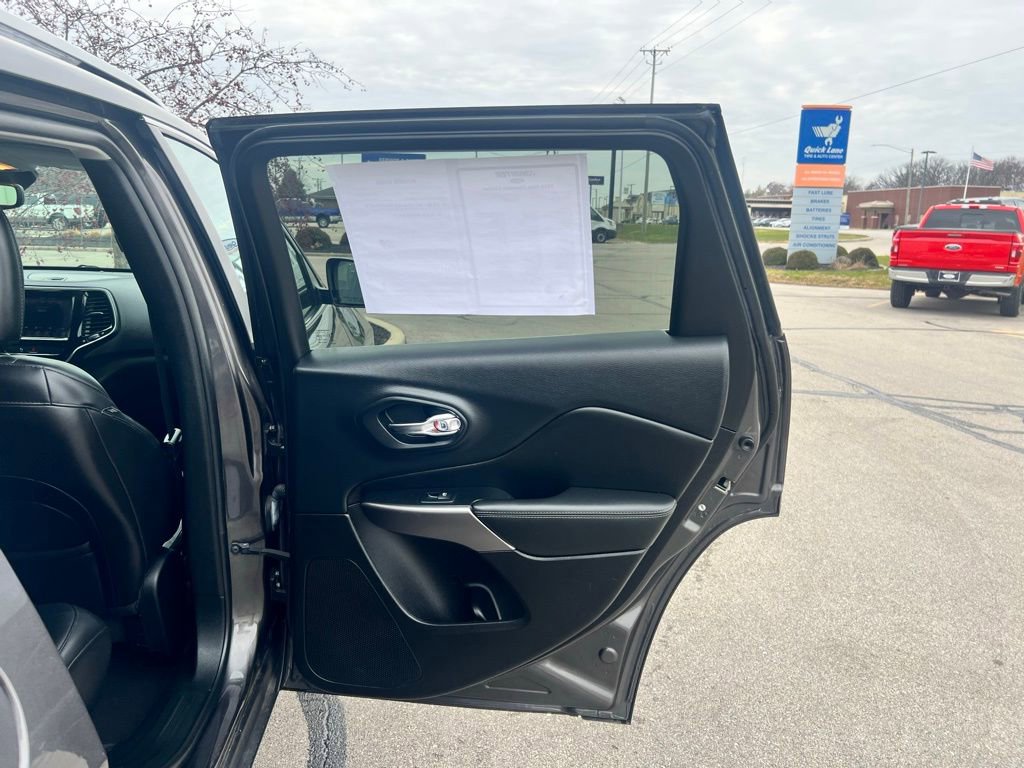 Used 2019 Jeep Cherokee Limited image 30