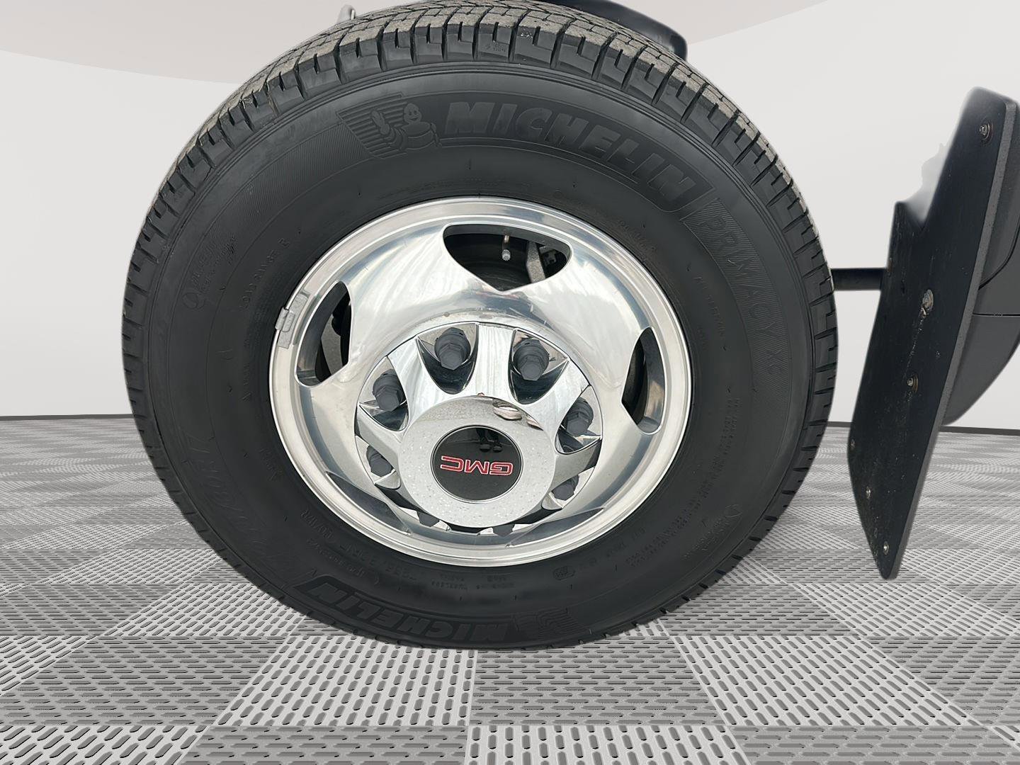 Used 2022 GMC Sierra 3500 Denali w/ Denali Ultimate Package image 32