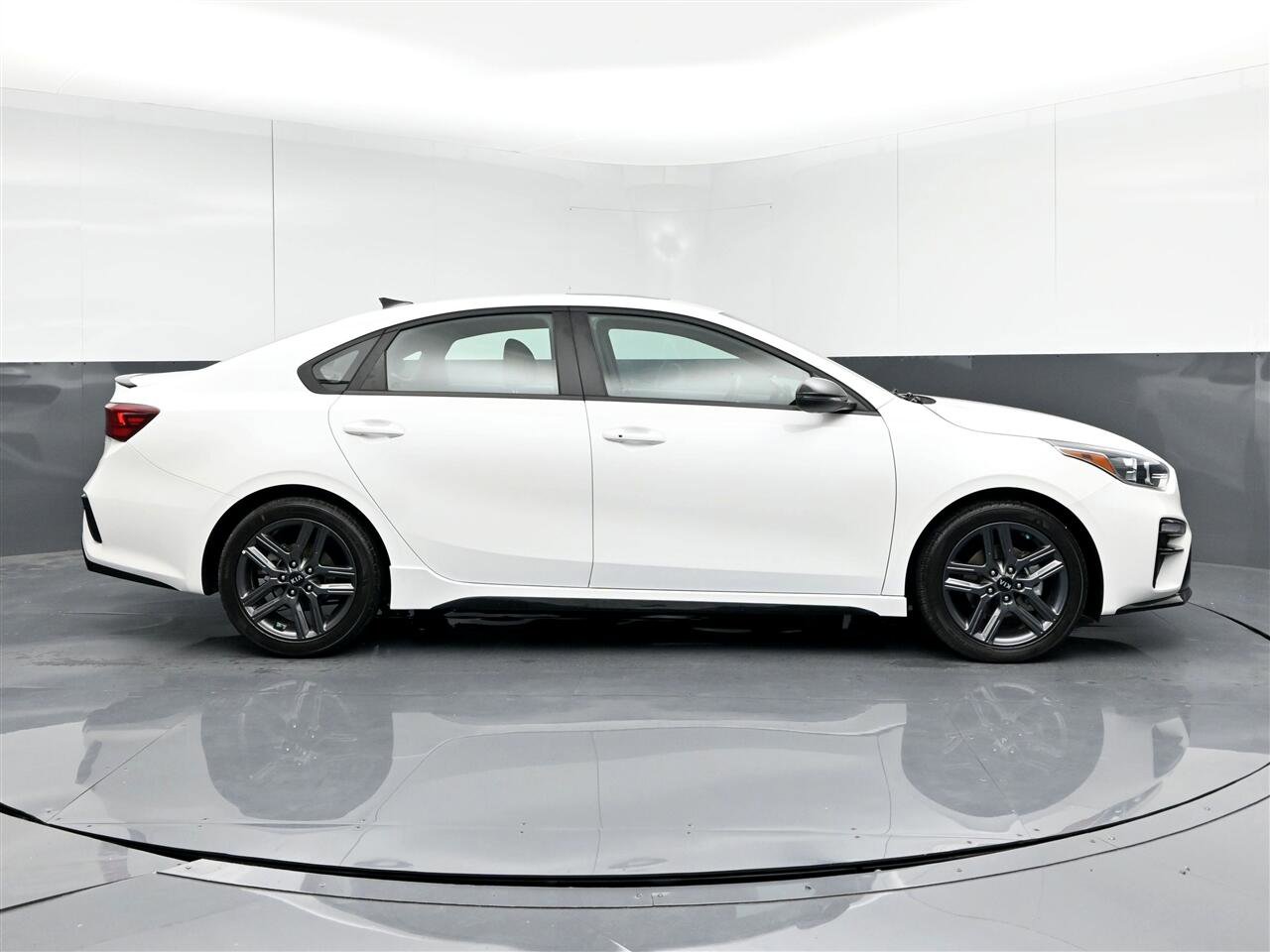 Used 2021 Kia Forte GT-Line w/ GT-Line Premium Package image 4
