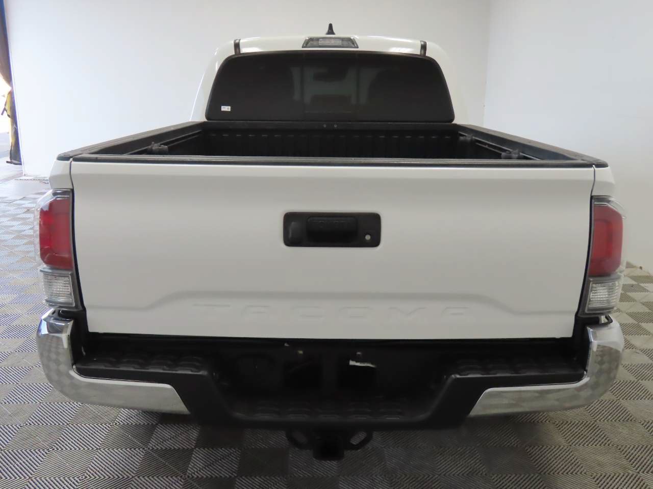 Used 2023 Toyota Tacoma TRD Off-Road AWD/4WD image 4
