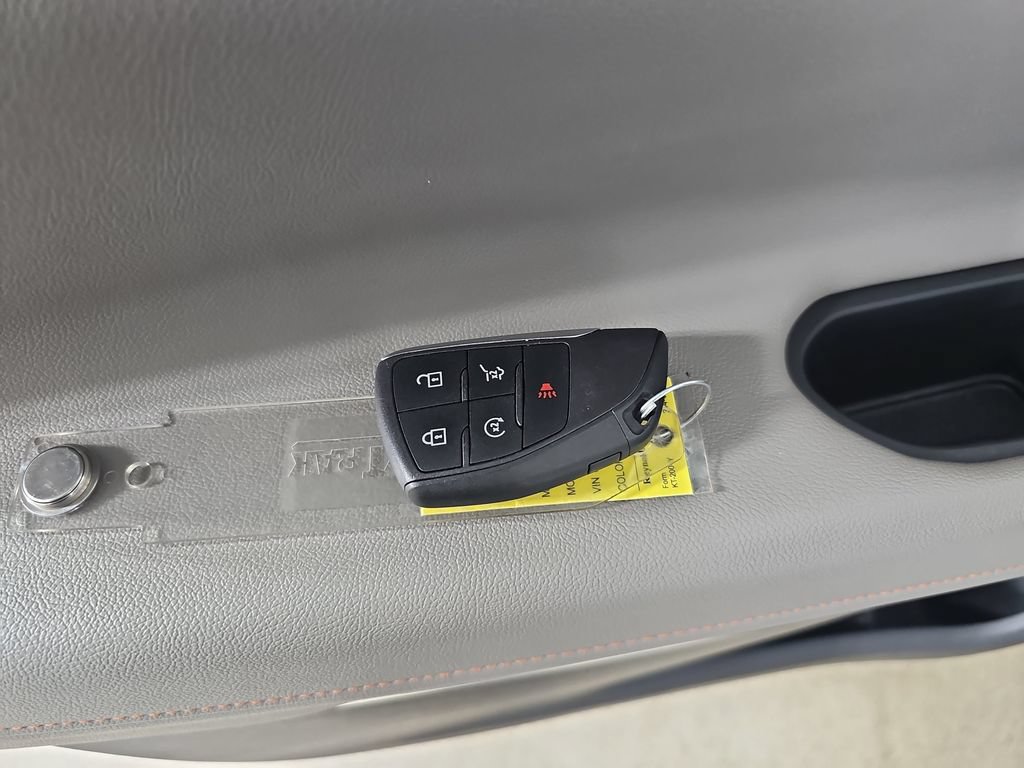 Used 2025 Chevrolet Traverse LT FWD image 43