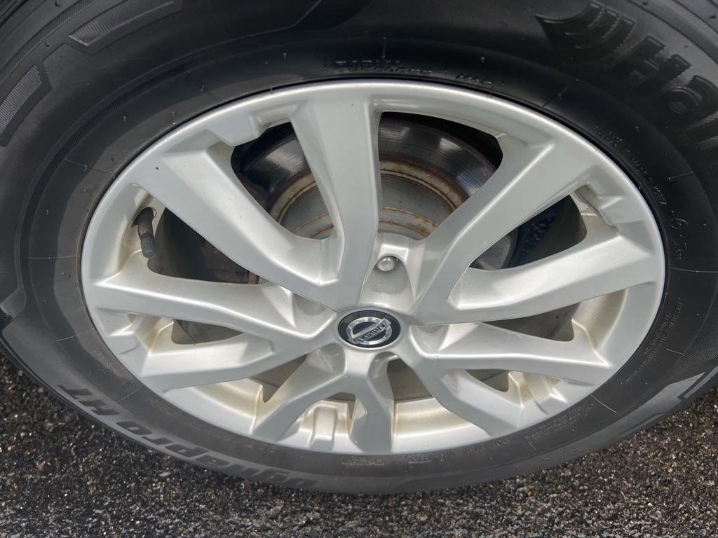 Used 2017 Nissan Rogue SL image 5