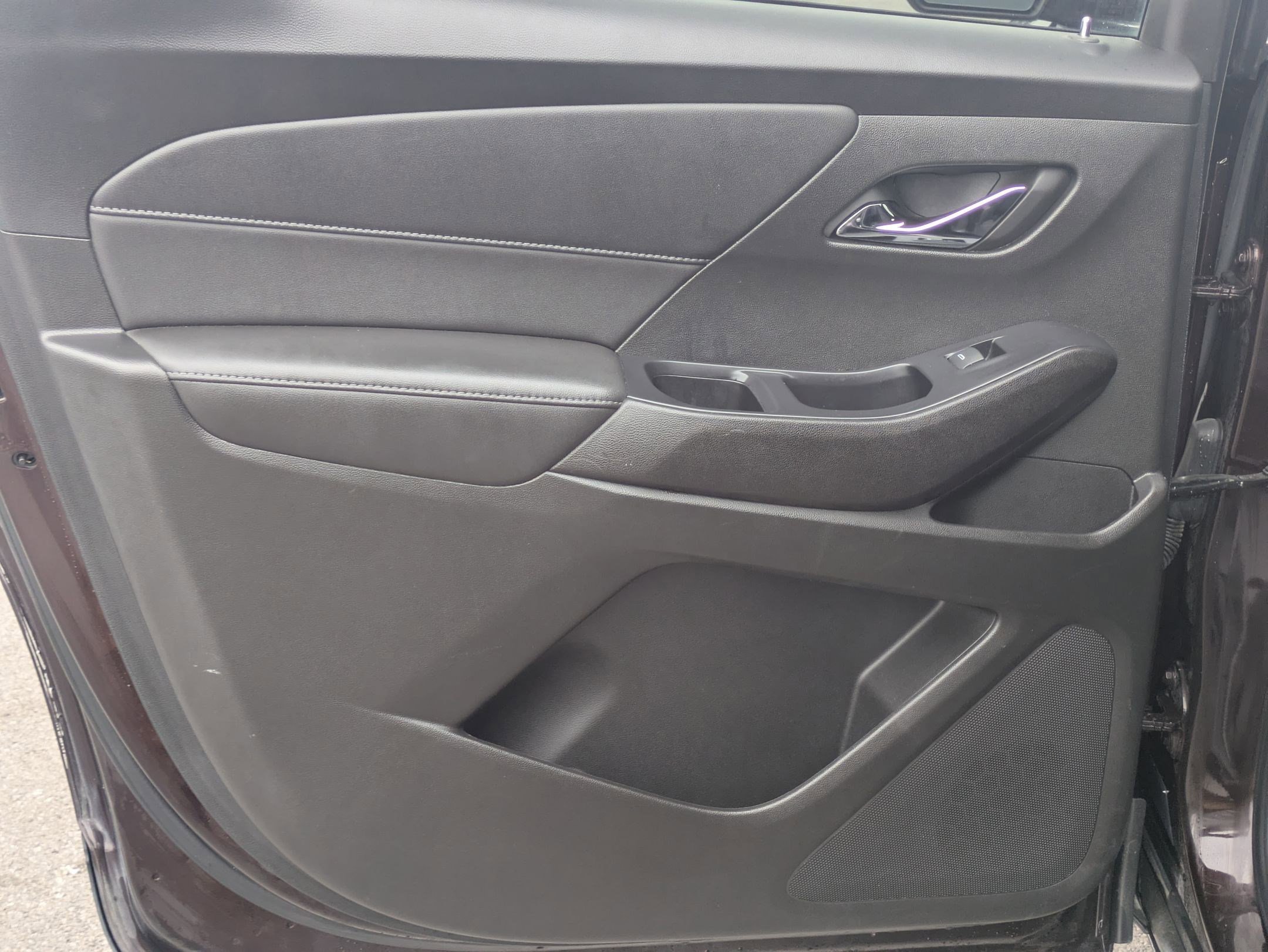 Used 2022 Chevrolet Traverse LT image 13