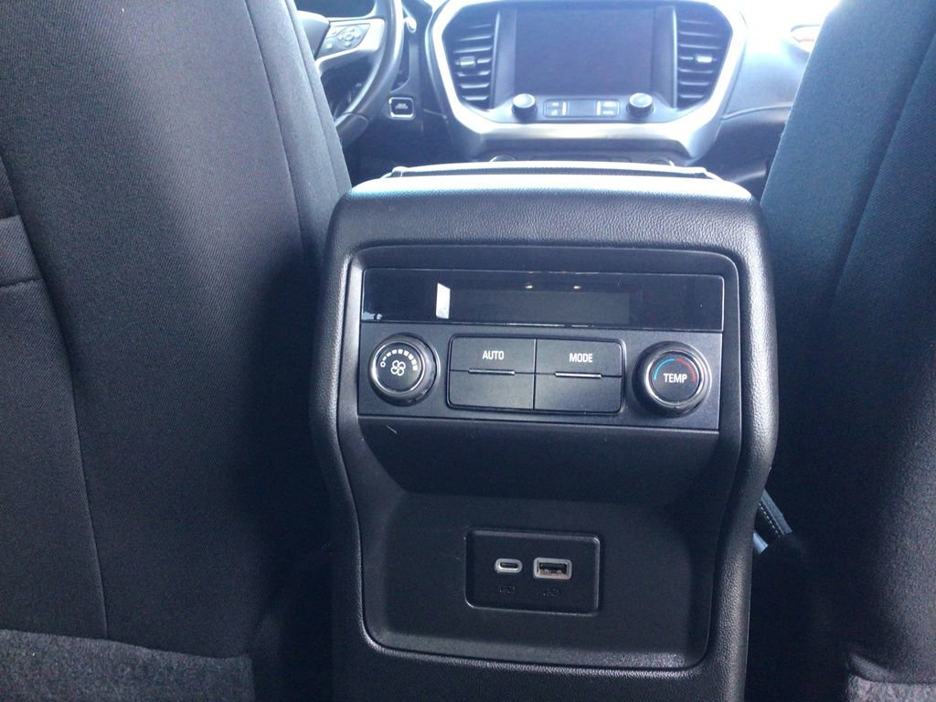 Used 2021 GMC Acadia SLE image 8