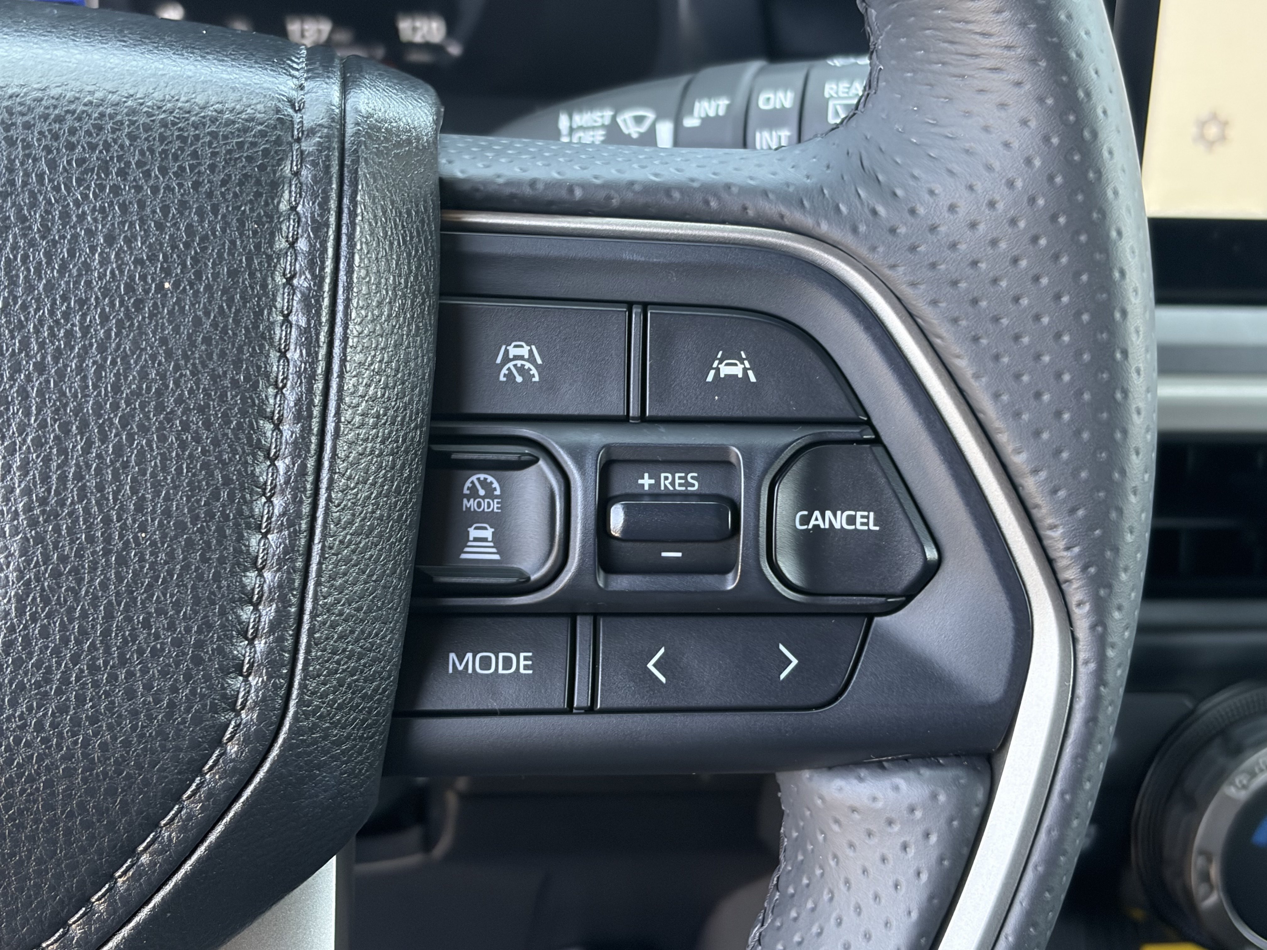 Certified 2025 Toyota 4Runner TRD Off-Road Premium AWD/4WD image 31