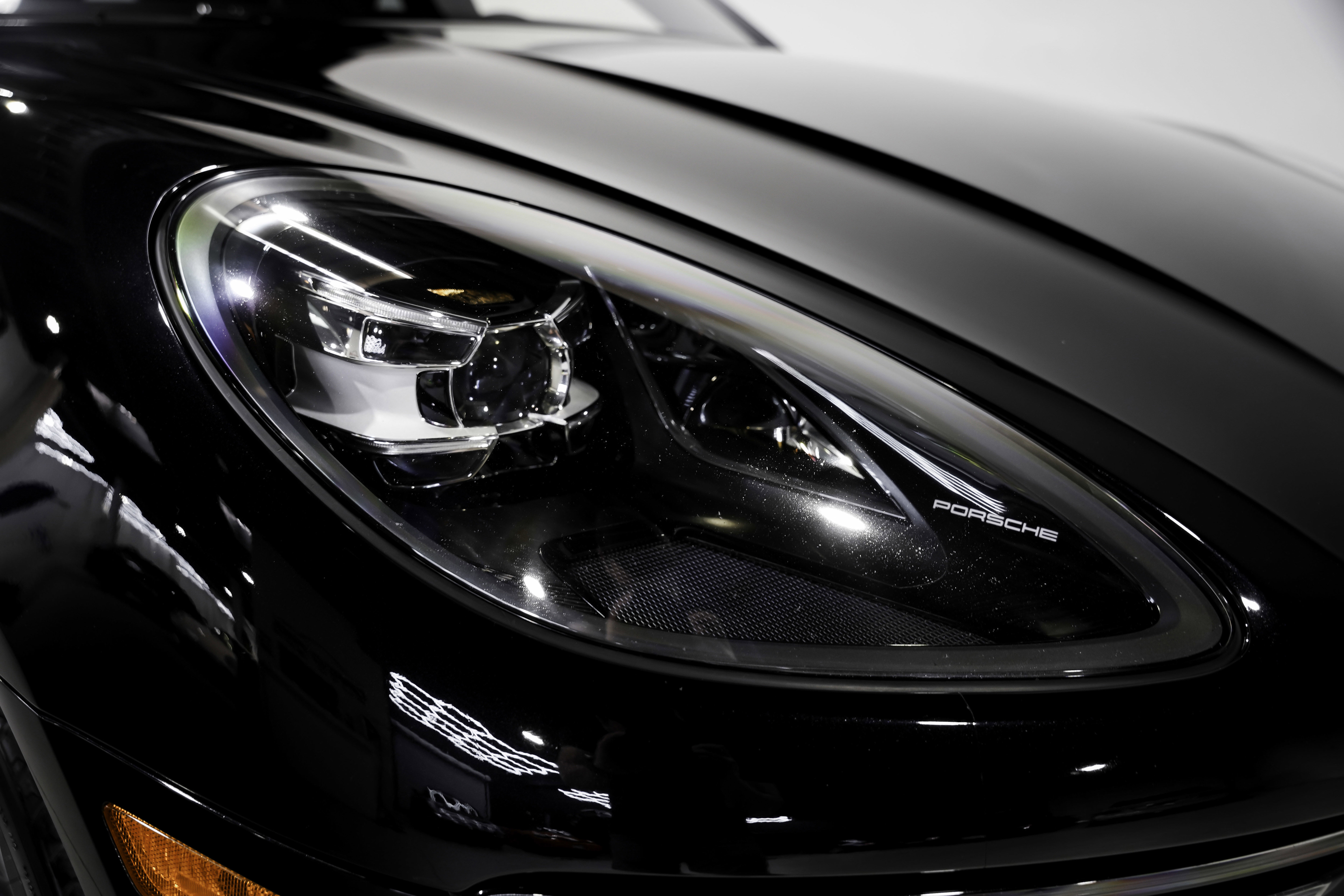 Used 2020 Porsche Macan Turbo image 43