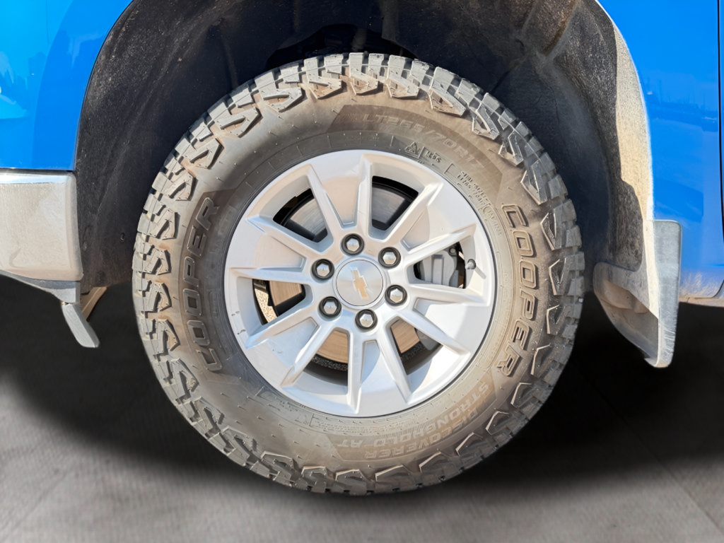 Used 2025 Chevrolet Silverado 1500 LT AWD/4WD image 31