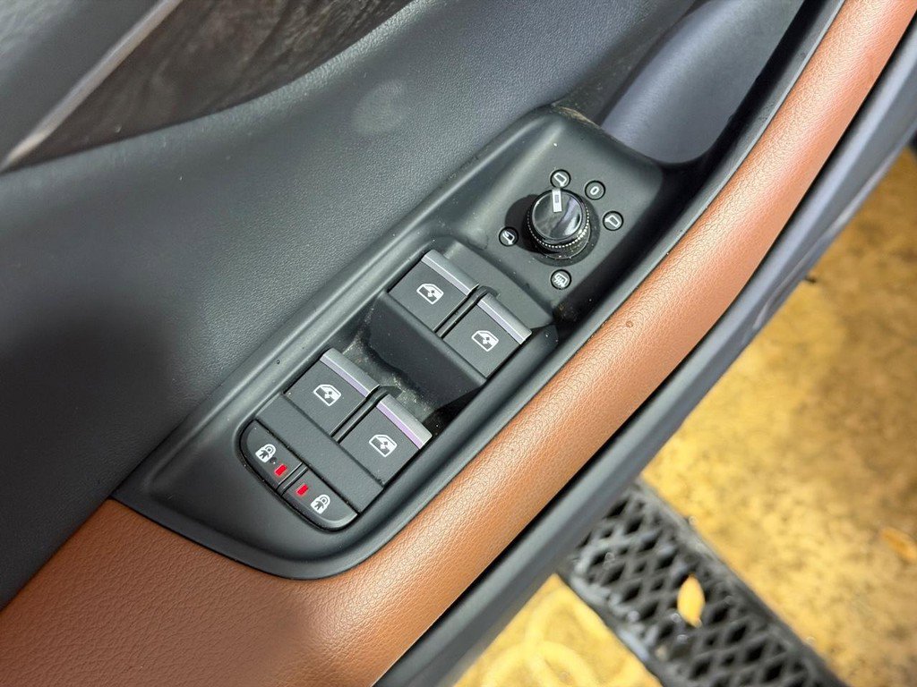 Used 2022 Audi Q8 Premium Plus w/ Premium Plus Package AWD/4WD image 16