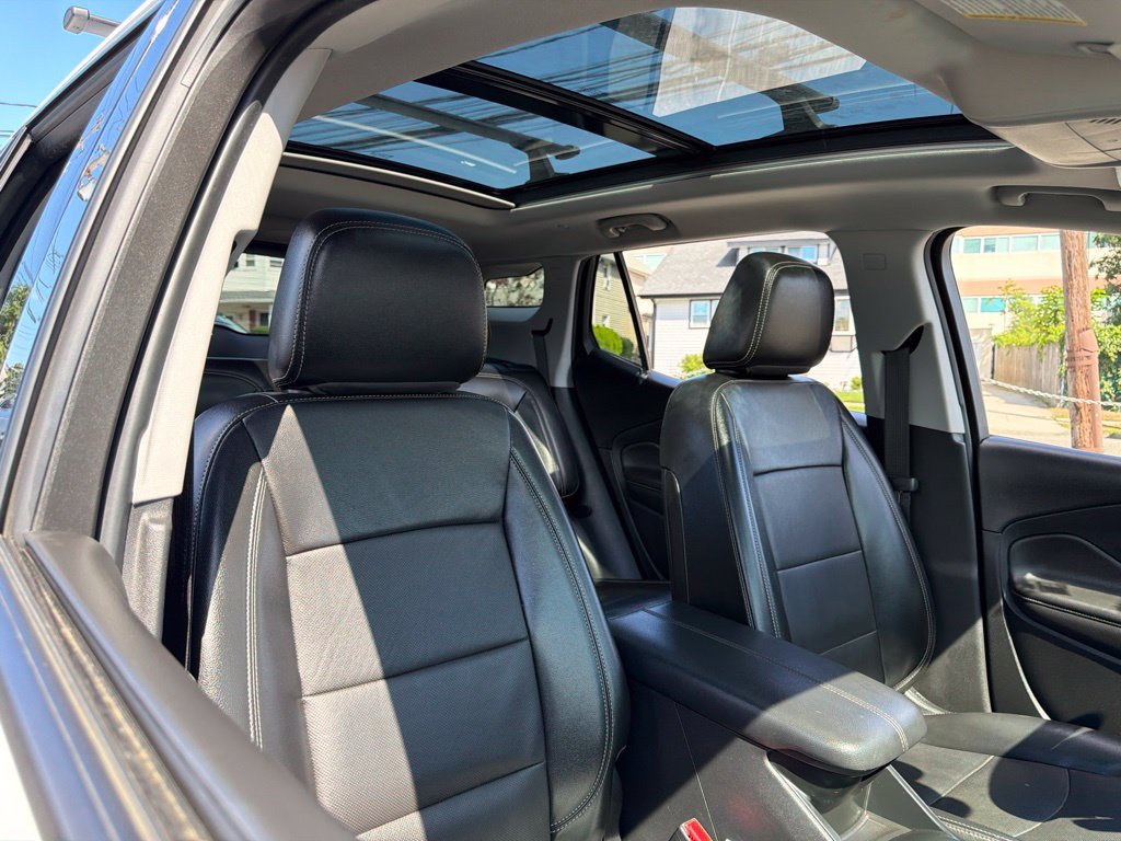 Used 2022 GMC Terrain SLT w/ Infotainment Package II AWD/4WD image 19