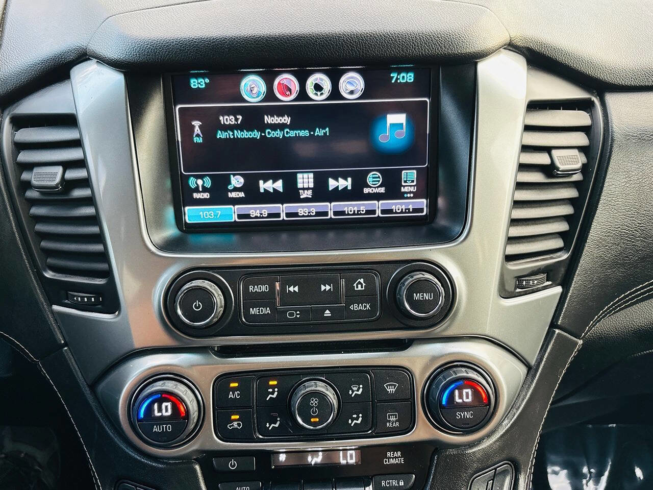 Used 2016 Chevrolet Suburban LT image 16