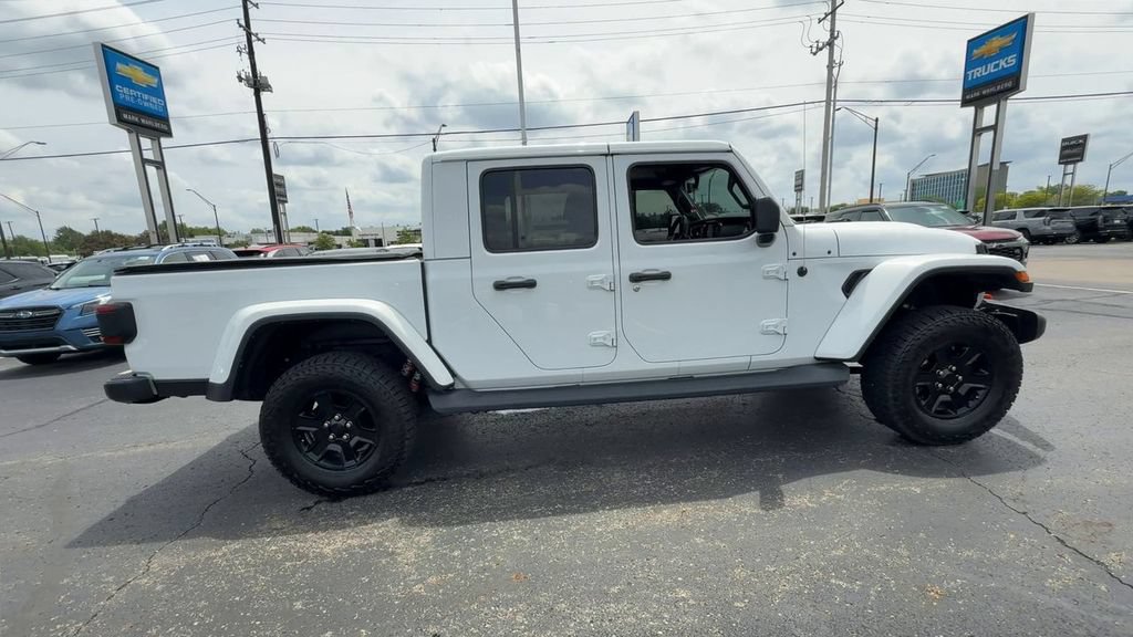 Used 2023 Jeep Gladiator Mojave w/ LED Lighting Group AWD/4WD image 9
