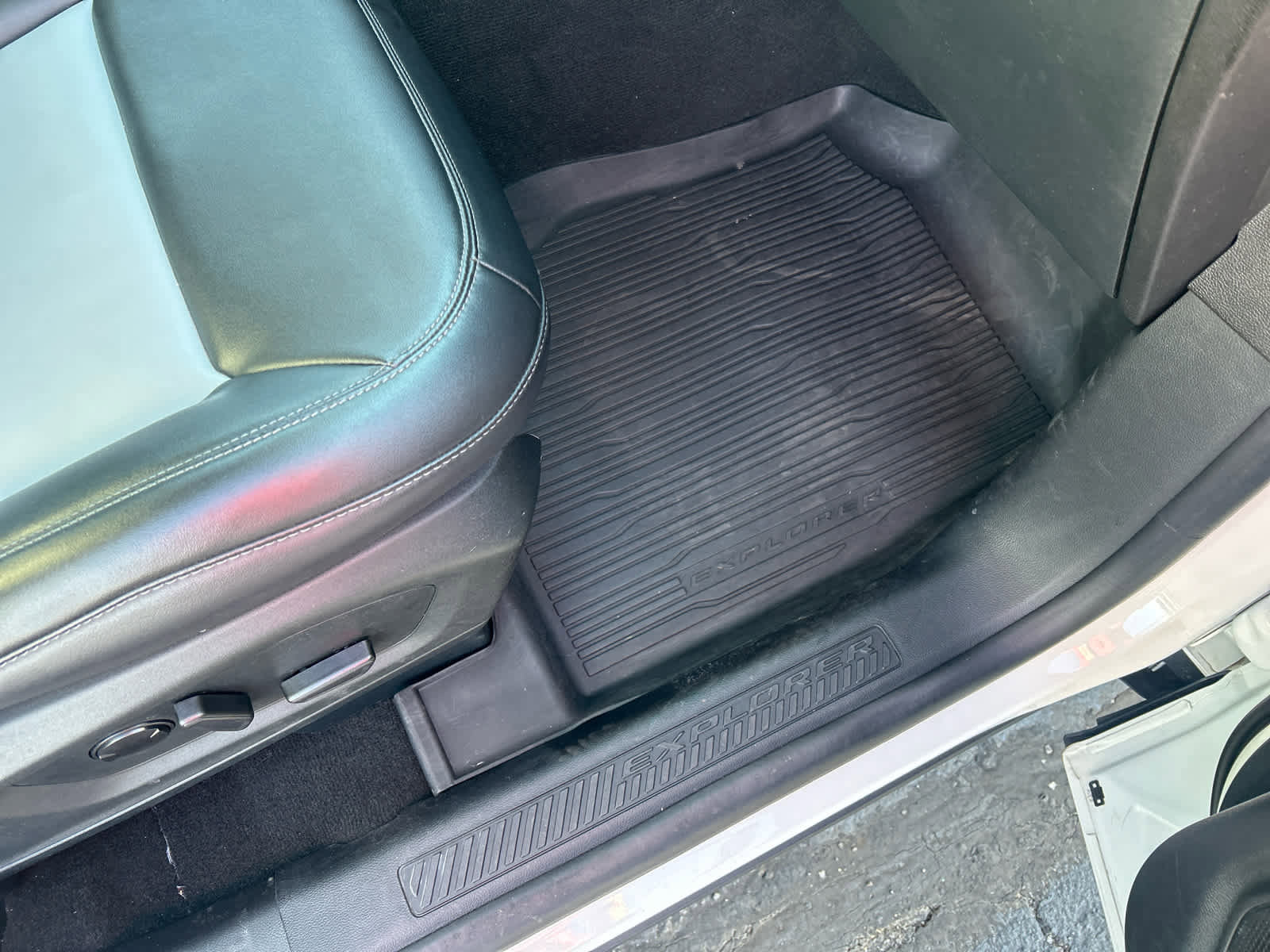 Used 2023 Ford Explorer XLT w/ Equipment Group 202A image 17