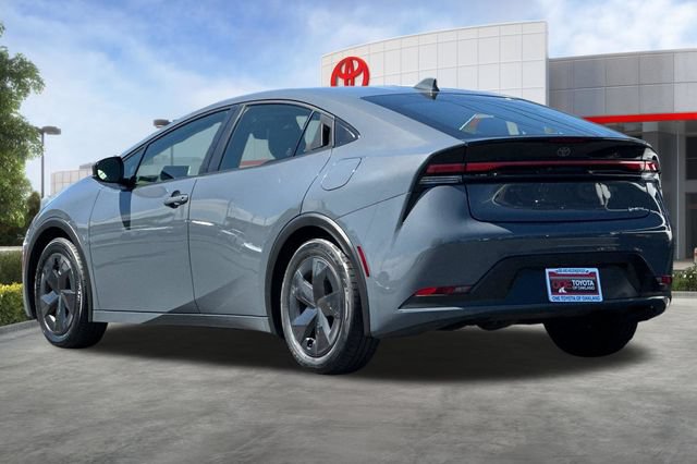 Certified 2025 Toyota Prius LE FWD image 7