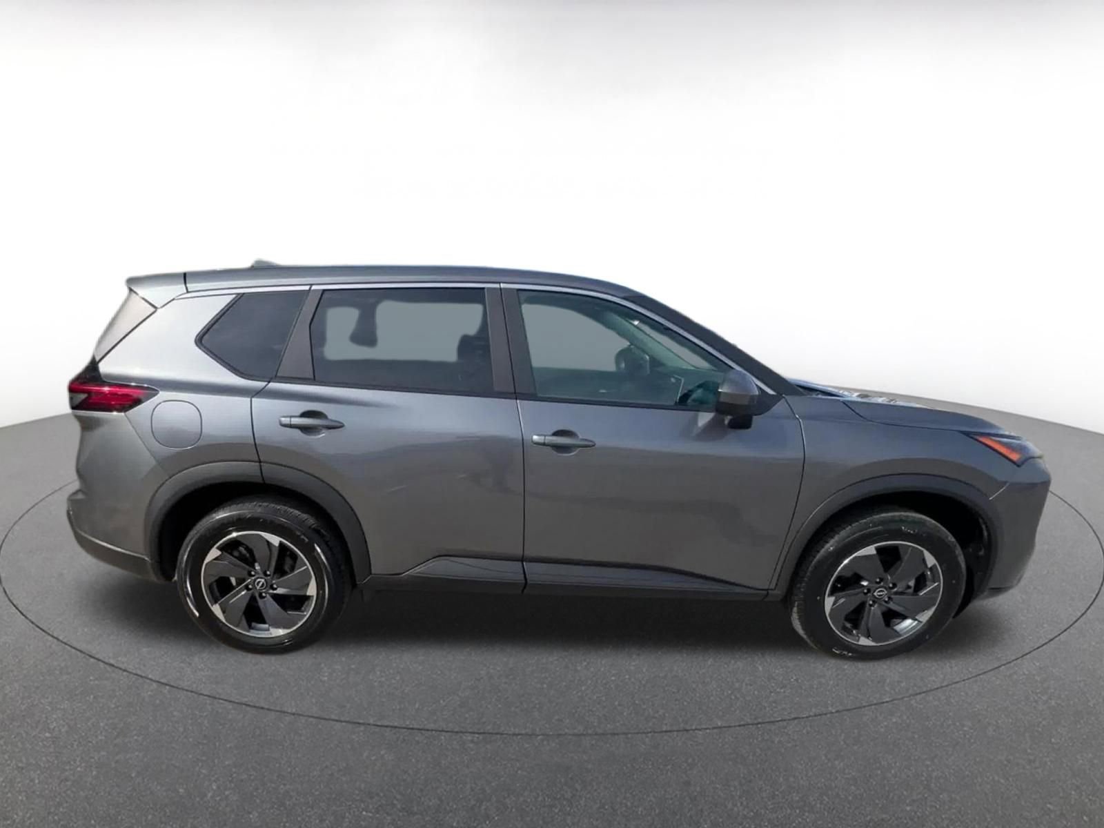 Used 2025 Nissan Rogue SV image 16