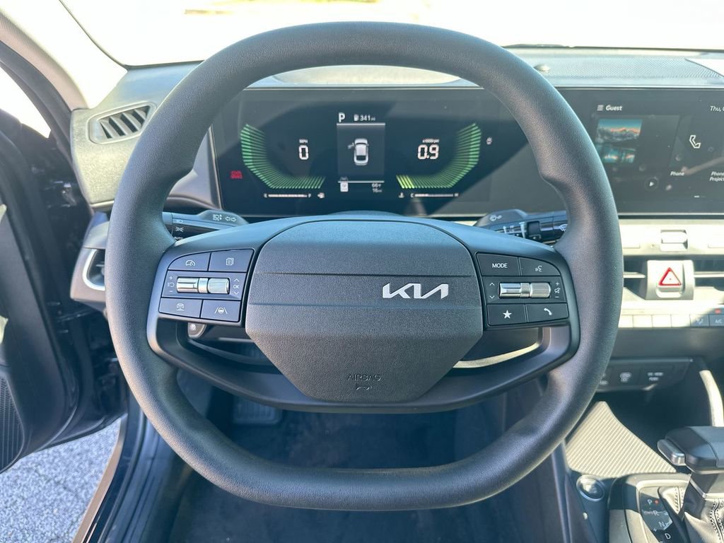 Used 2025 Kia K4 LX image 41