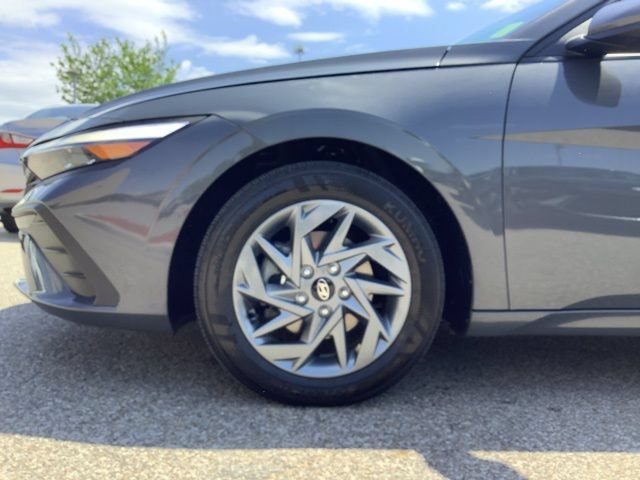 Certified 2024 Hyundai Elantra Blue FWD image 39