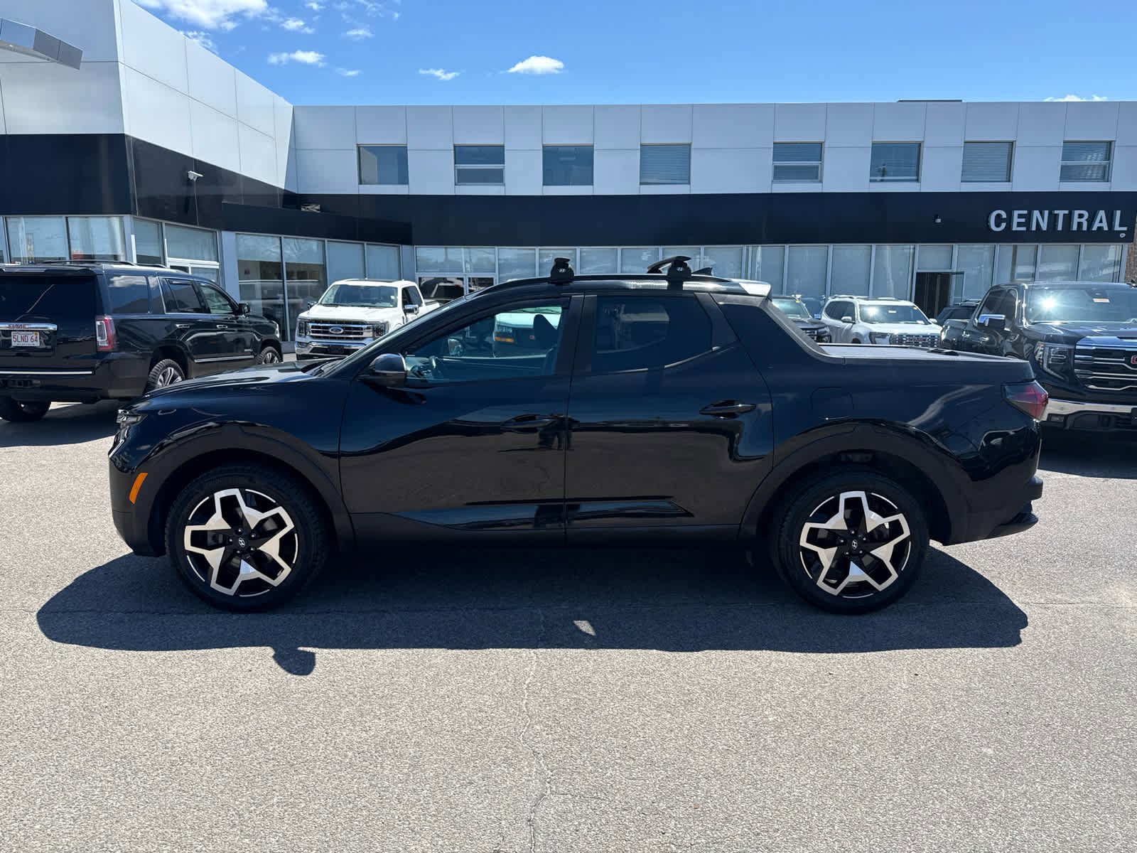 Used 2023 Hyundai Santa Cruz Limited AWD/4WD image 2