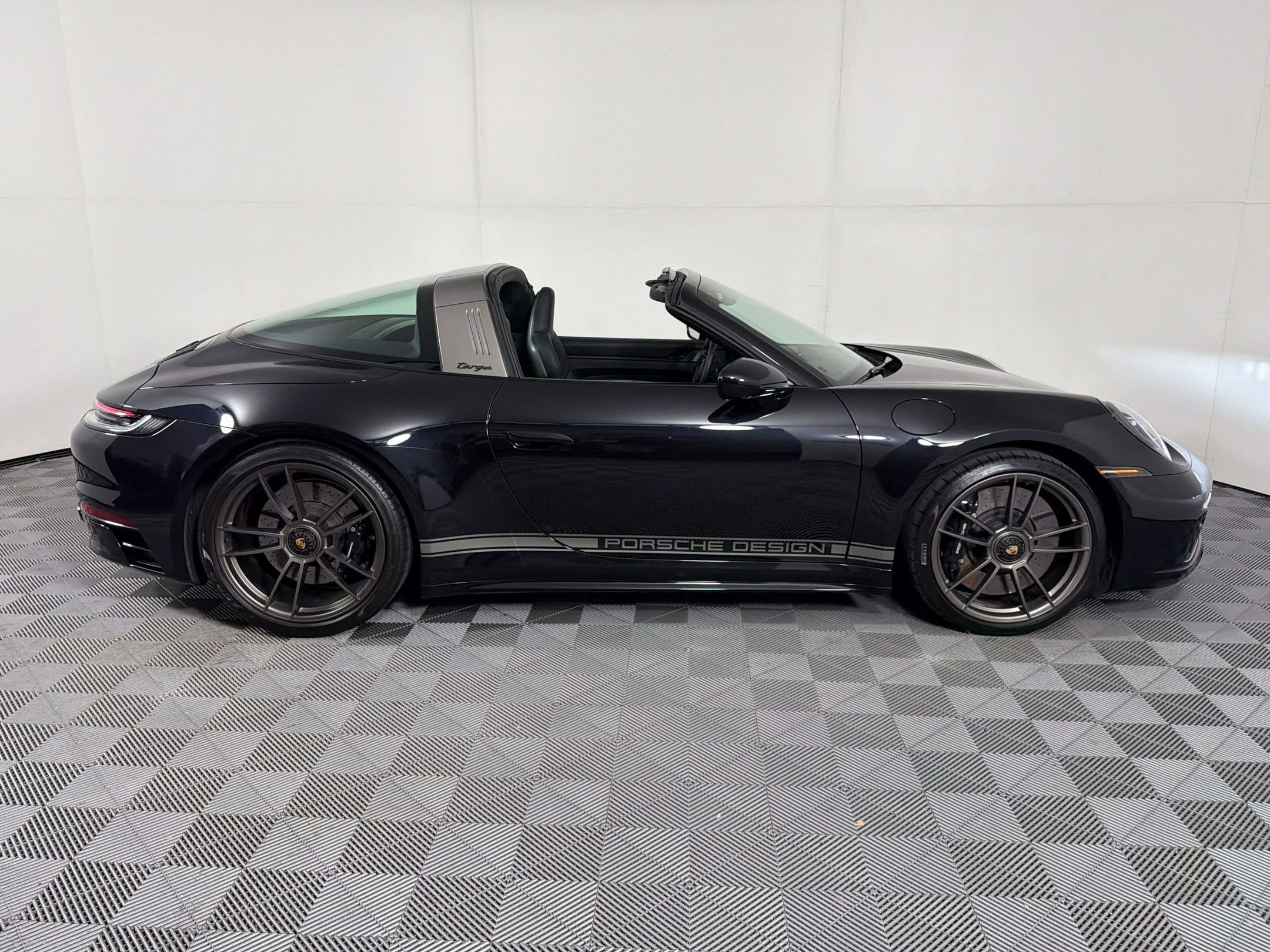 Certified 2023 Porsche 911 50th Anniversary Edition AWD/4WD image 8
