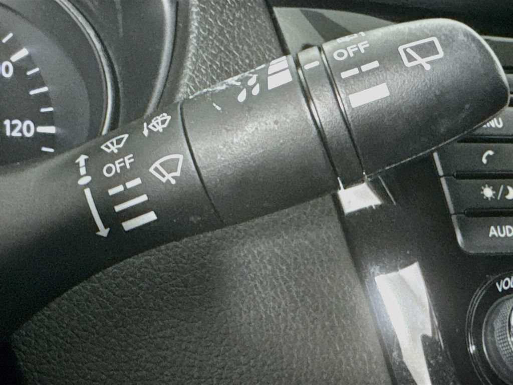 Used 2019 Nissan Rogue S w/ Special Edition Package FWD image 15
