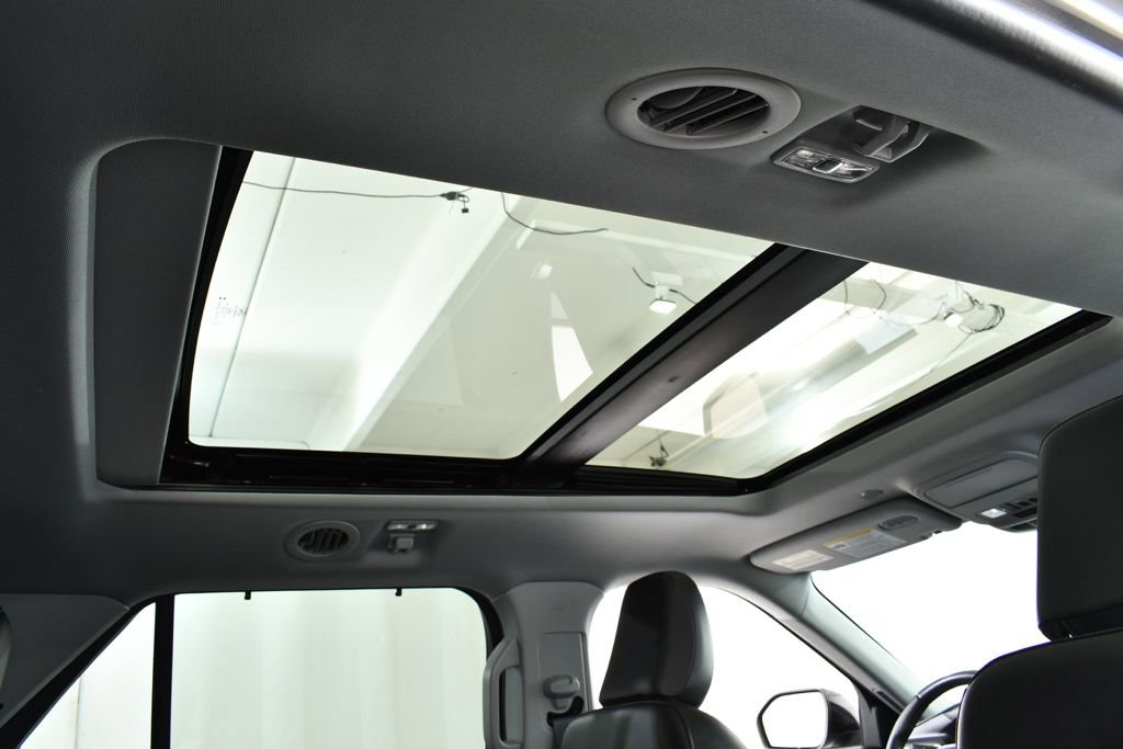 Used 2023 Ford Explorer Limited w/ Limited Technology Package image 18