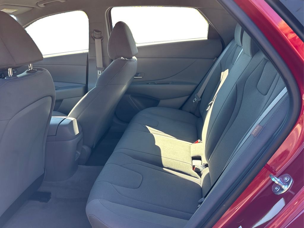Certified 2025 Hyundai Elantra SE w/ Cargo Package image 10