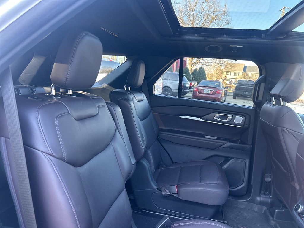 Used 2025 Ford Explorer Platinum image 15