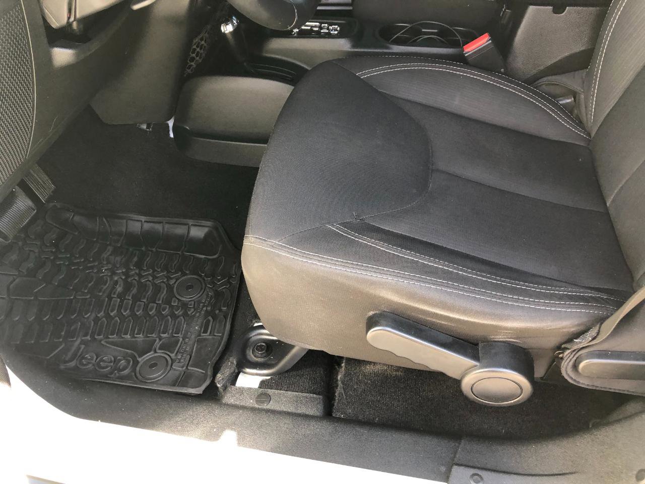 Used 2016 Jeep Wrangler Unlimited Rubicon image 28