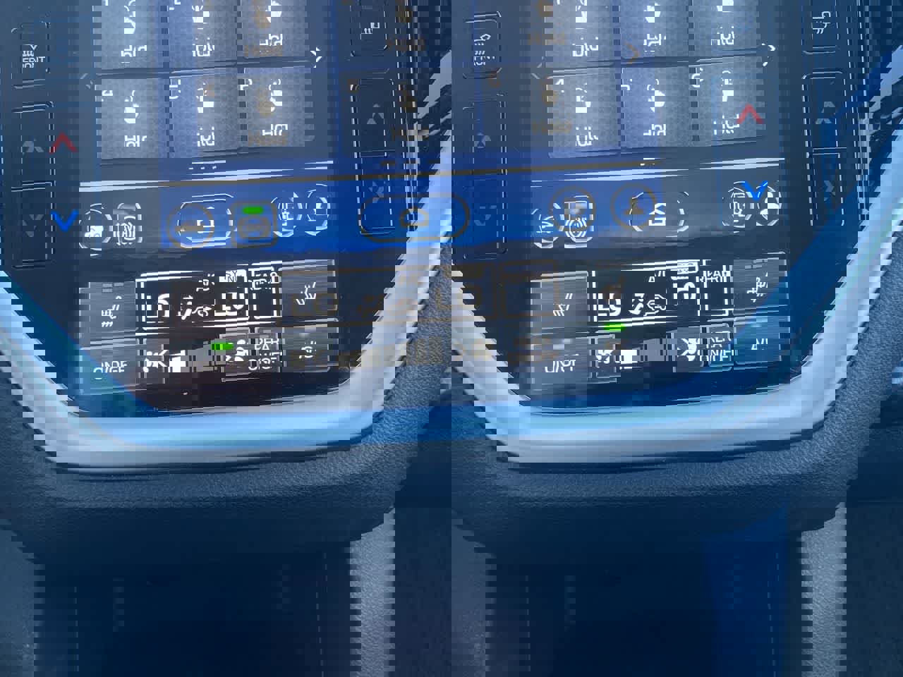 Used 2024 Subaru Ascent Premium w/ Convenience Package image 18