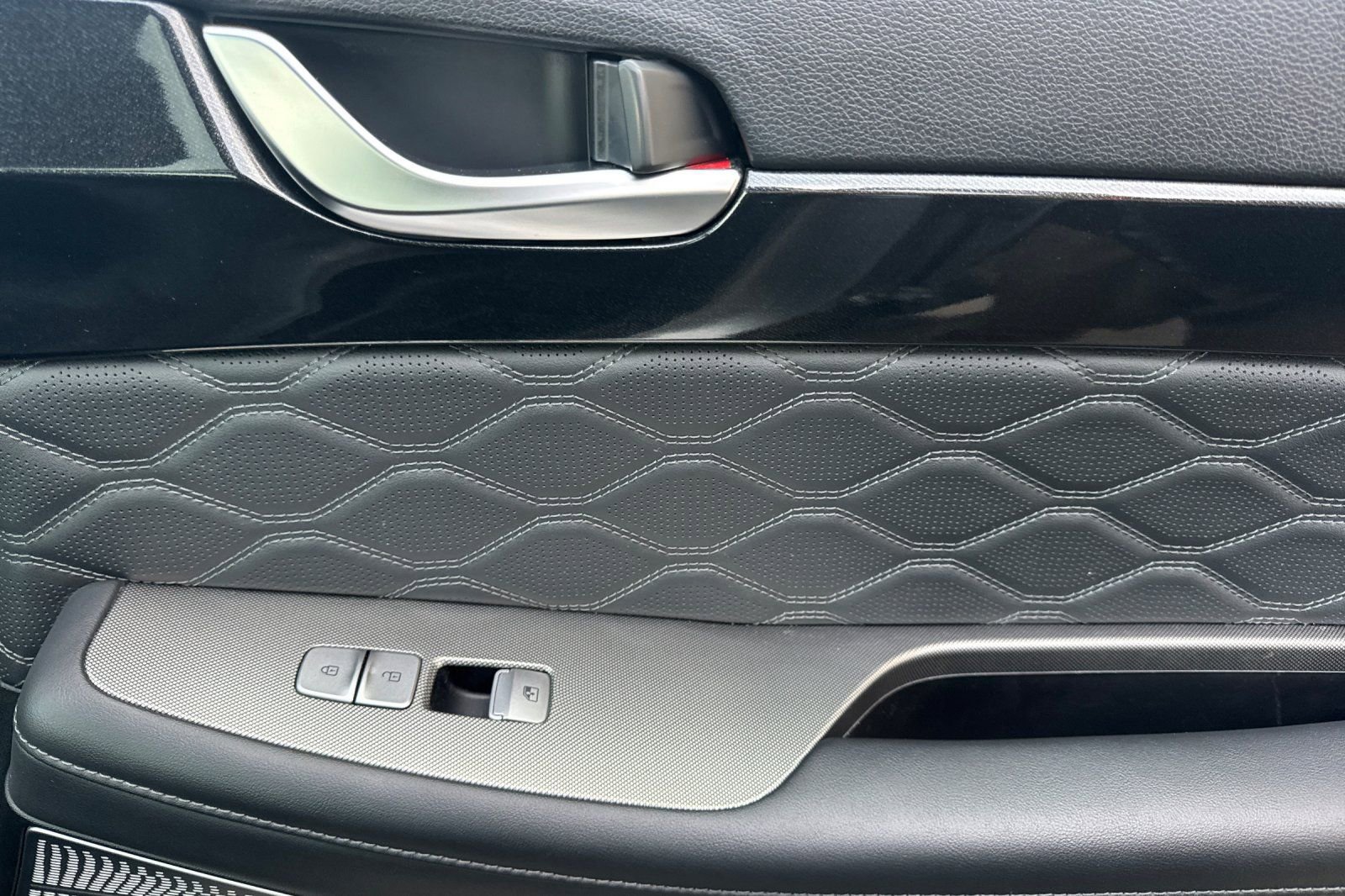 Used 2022 Hyundai Palisade Calligraphy w/ Winter Package image 21