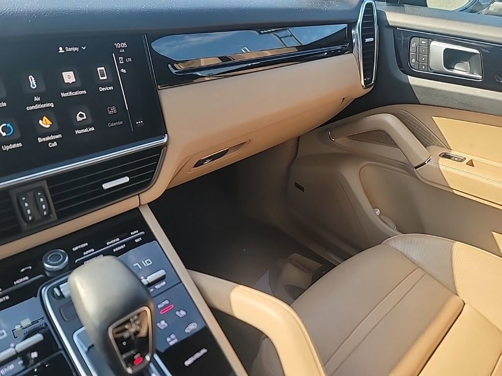 Used 2022 Porsche Cayenne AWD/4WD image 23