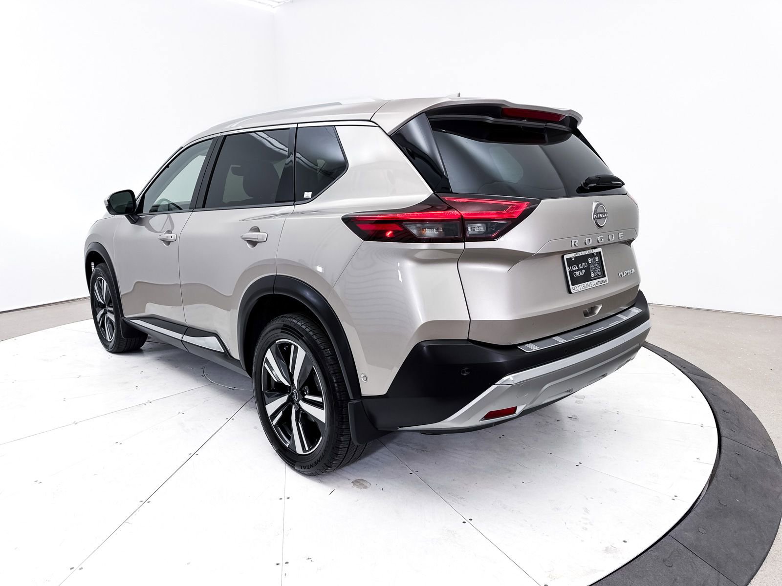 Used 2023 Nissan Rogue Platinum w/ Platinum Premium Package image 17