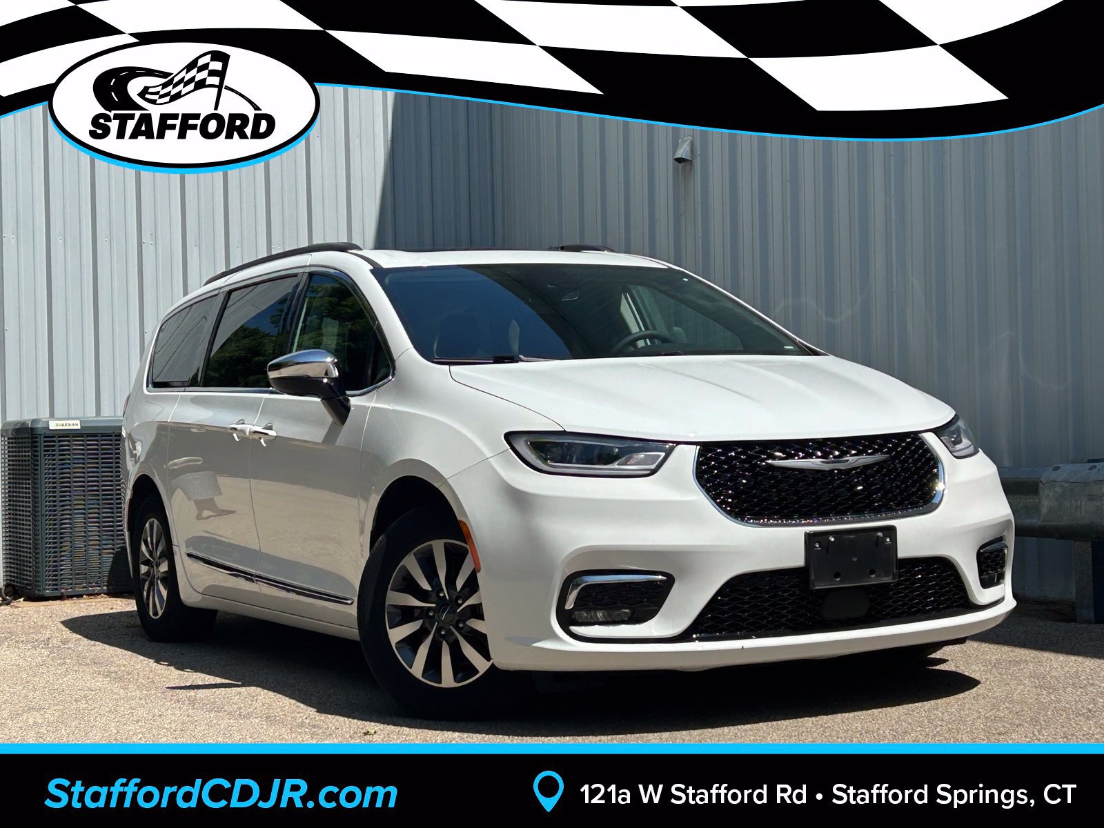 Used 2023 Chrysler Pacifica Limited w/ Uconnect Theater Family Group FWD image 1
