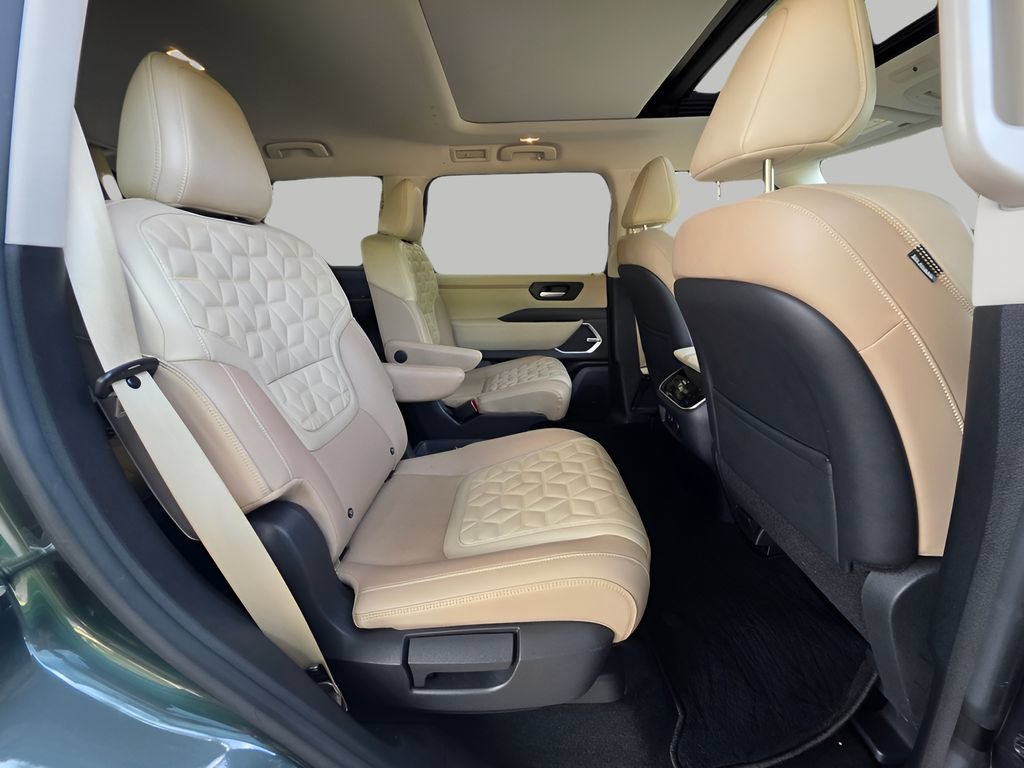 Used 2025 Nissan Armada Platinum Reserve AWD/4WD image 10